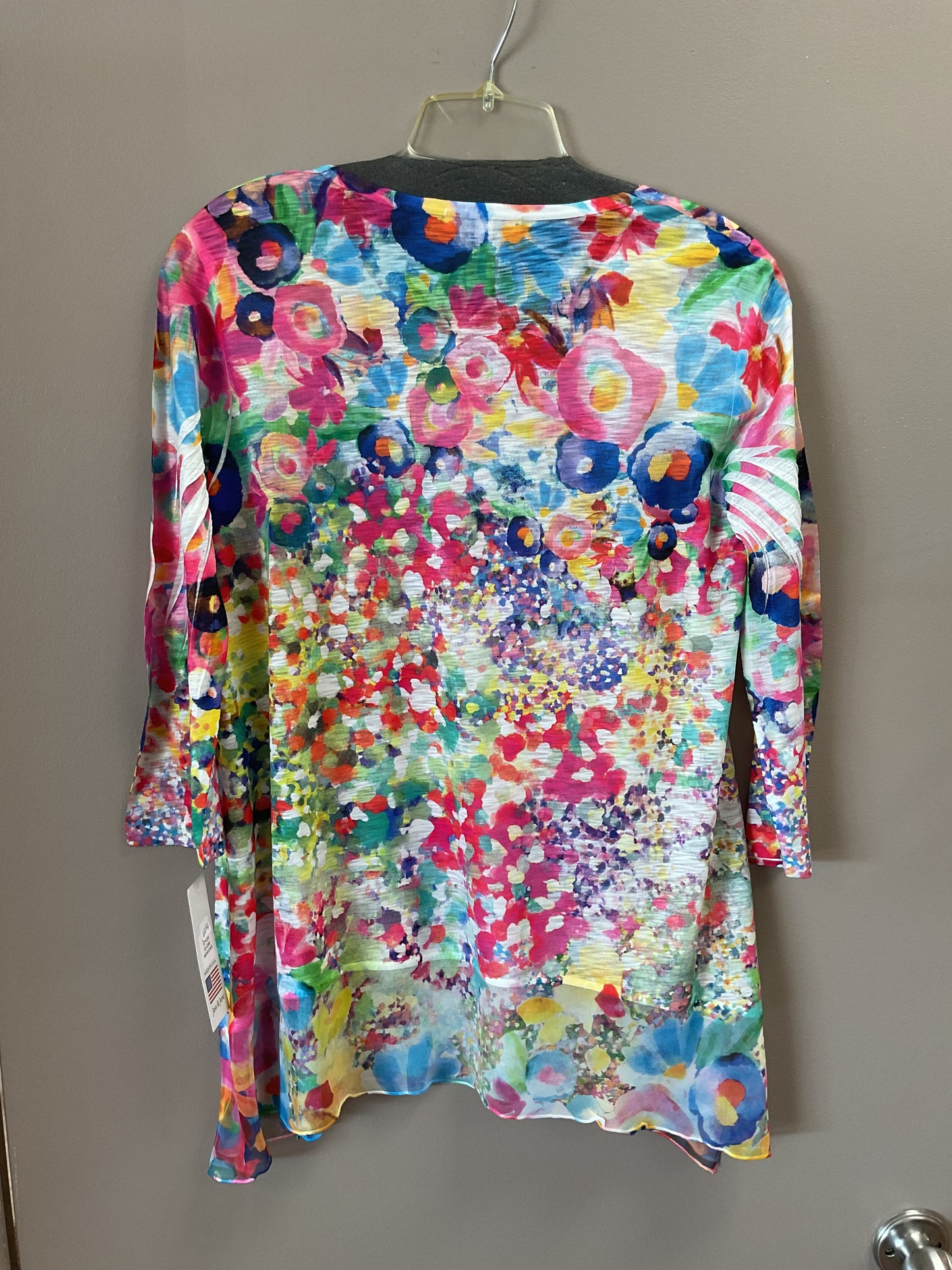 JESS & JANE THREE QUARTER SLEEVE FUN COLOR TOP