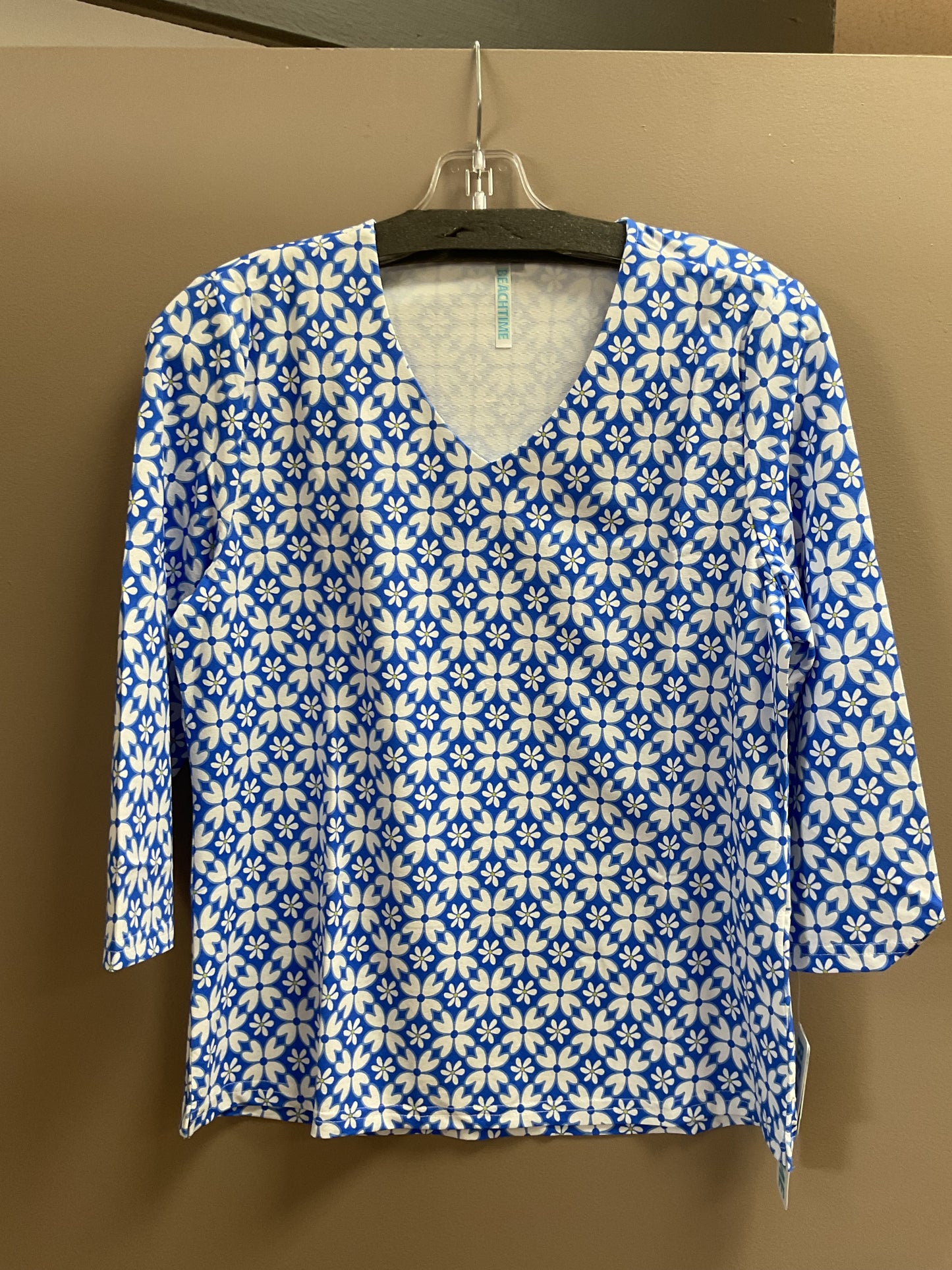 BEACH TIME BY LU LU B V NECK FLOWER PRINT TOP